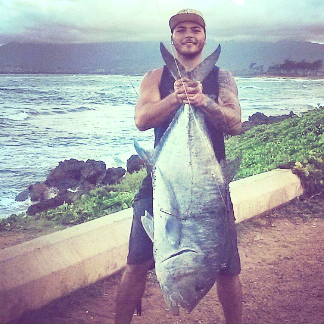 Hawaii's Monster Inshore Fish ( Ulua ) - Two In One Day! 